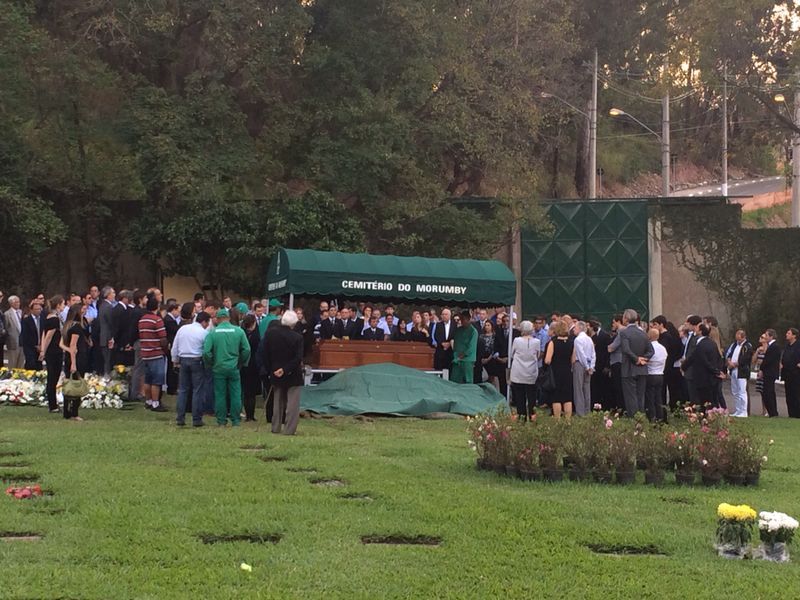 Enterro de Antônio Ermínio aconteceu na tarde desta segunda-feira (25)
