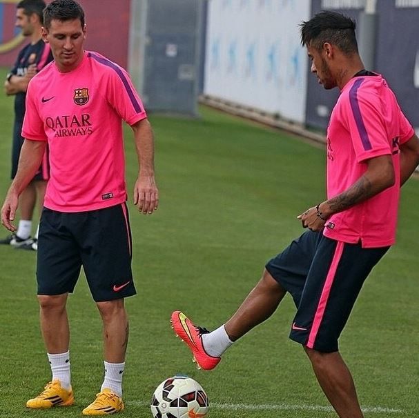 Neymar e Messi voltam aos treinos no Barça