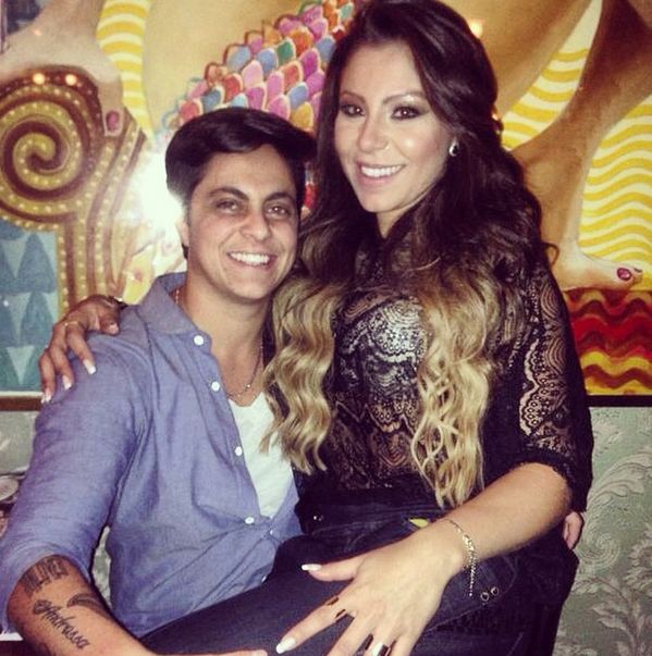 Thammy posa com Andressa no colo