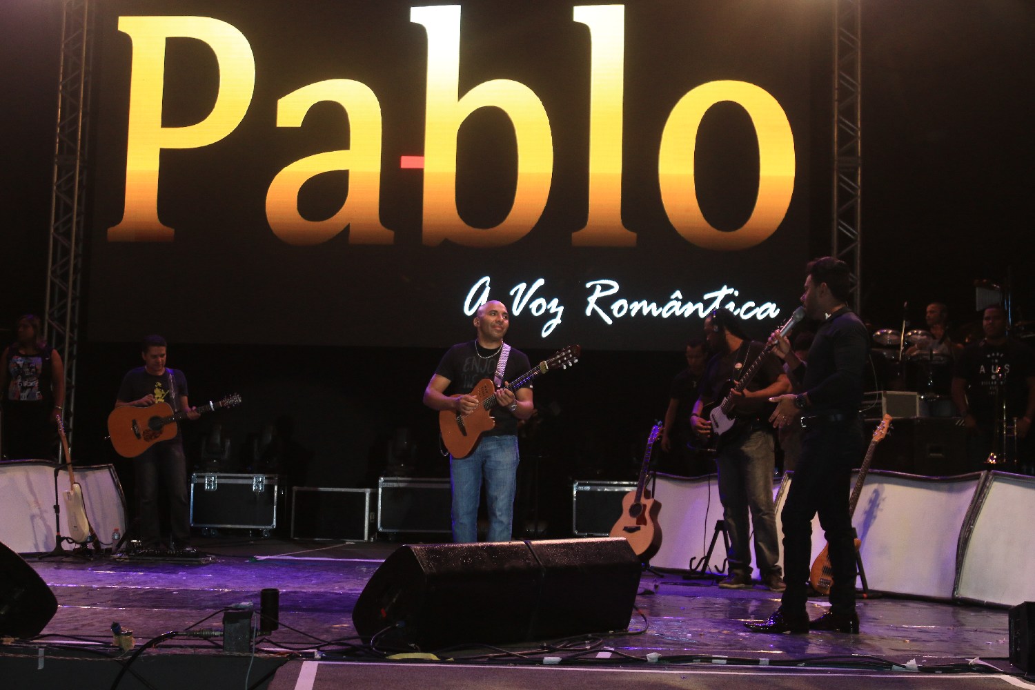 mini-10-pablo-encerrra-salvador-fest (6)