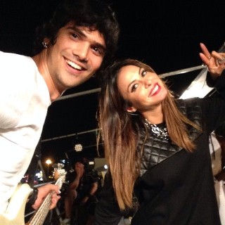 Alinne Rosa assume namoro com baixista