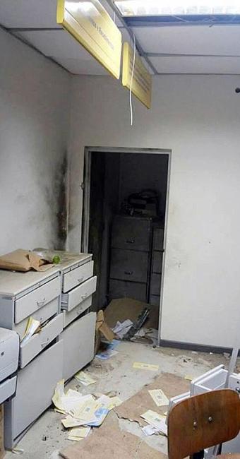 340x650_quadrilha-explode-cofre-de-banco-em-canudos_1466589