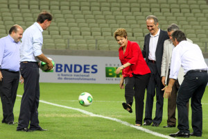 1355756394_castelao3_dilma_glauber_640-300x200