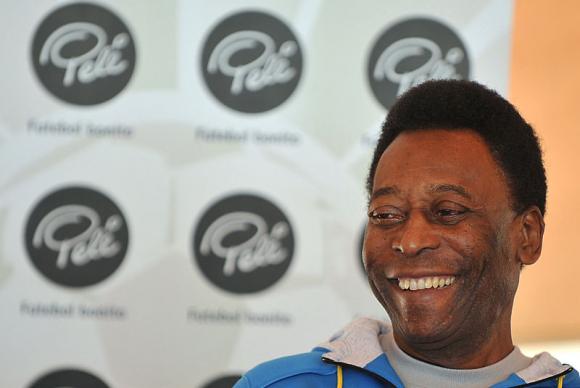 800px-pele_africa_do_sul_2010_1