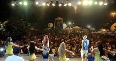 1470,festejo-junino-em-paripe-leva-mais-de-30-mil-pessoas-as-ruas-2