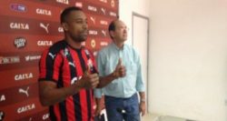 1570,vitoria-apresenta-robert-e-atacante-se-diz-pronto-para-o-ba-vi-2