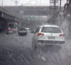 Chuva-em-Salvador-e1435405927829-570x524