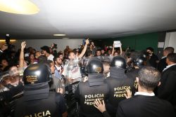 Confusão marcou início da sessão