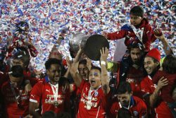 Jogadores do Chile comemoram o título após gol de Sánchez