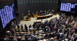 4702,deputadas-querem-proibir-uso-de-minissaia-e-decotes-na-camara-federal-2
