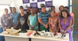 4828,feira-de-santana-quinze-pessoas-sao-presas-com-mais-de-dez-quilos-de-drogas-2