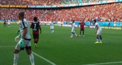5868,escudero-faz-dois-e-vitoria-derrota-o-paysandu-por-3-a-1-na-serie-b-2