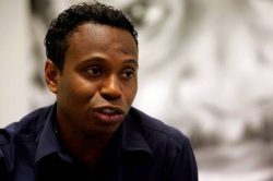 ENTREVISTA JOGADOR EDÍLSON SILVA FERREIRA - FUTEBOL - ESPORTES - O ex jogador de futebol Edílson o Capetinha, que hoje é empresário e dono de uma produtora musical em Salvador, concede entrevista exclusiva para o site Gazeta Esportiva.Net na tarde dessa quinta-feira - Farol da Barra - Salvador - Bahia - Brasil - 10/09/2009 - Foto:Fernando Pilatos/Gazeta Press