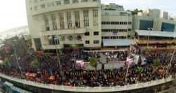 10884,moradores-recebem-credenciais-de-acesso-de-carros-no-carnaval-2