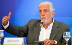 Brasília - O ministro da Casa Civil, Jaques Wagner, durante balanço da mobilização contra o Mosquito Aedes Aegypti (Elza Fiuza/Agência Brasil)