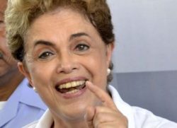 Dilma concede entrevista em ação de combate ao zika vírus, no RJ