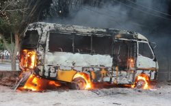 onibus-incendeia-ao-lado-da-uneb-coité-1