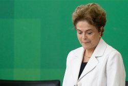 BRASÍLIA, DF, 03.03.2016: GOVERNO-CARGOS - A presidente Dilma Rousseff dá posse aos novos ministros Wellington César Lima e Silva (Justiça), José Eduardo Cardozo (Advocacia-Geral da União) e Luiz Navarro de Brito (Controladoria-Geral da União), no Palácio do Planalto, em Brasília (DF), nesta quinta-feira (3). (Foto: Alan Marques/Folhapress)