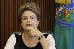 Presidente Dilma Rousseff reage durante encontro no Palácio do Planalto 7/12/ 2015. REUTERS/Ueslei Marcelino