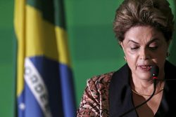 Presidente Dilma Rousseff em entrevista coletiva no Palácio do Planalto, em Brasília. 19/04/2016 REUTERS/Ueslei Marcelino
