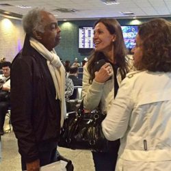 Gilberto Gil tranquiliza fãs na internet