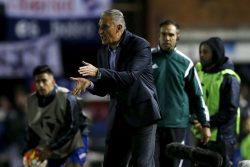 Football Soccer - Nacional v Corinthians  - Copa Libertadores - Gran Parque Central stadium - Montevideo, Uruguay. 27/4/16.  Corinthians head coach Tite.  REUTERS/Andres Stapff