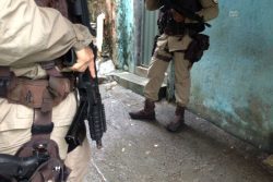 policia-faz-operacao-no-bairro-de-amaralina-em-salvador-foto-marcelcastro-bocaonews-1-e1470959329849-250x167