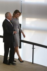 Brasília - Michel Temer, acompanhado de sua esposa, Marcela e o ministro da Defesa, Raul Julgmann participam da Solenidade de apresentação de oficiais-generais recém-promovidos (Valter Campanato/Agência Brasil)