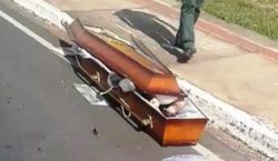 ladroes-roubam-carro-que-transportava-caixao-e-deixam-corpo-na-pista