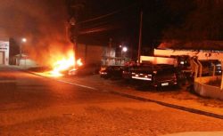 carros-pegando-fogo-na-delegacia-de-coite-des