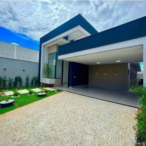 Casa Térrea de Alto Padrão  3 Suítes com Piscina | Lote Inteiro de 300 m²