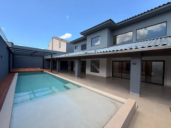 Casa para venda tem 400 metros quadrados em Jardim Morumbi - Itumbiara - Goiás