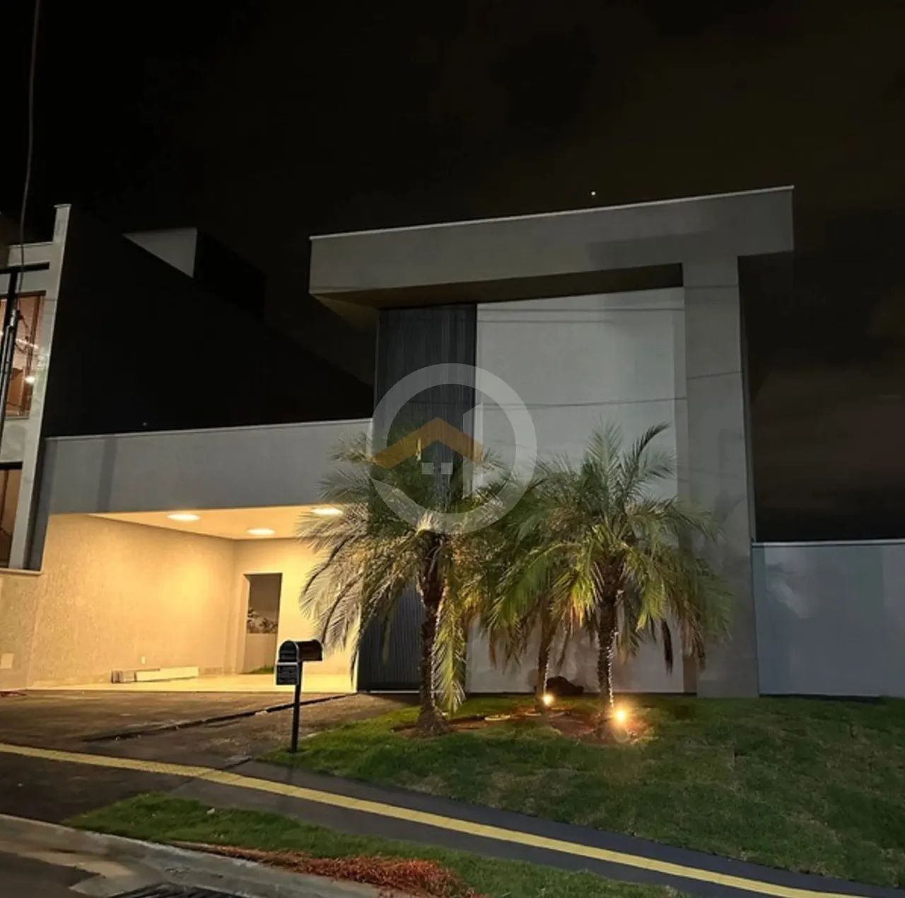 Casa térrea no no Condomínio Jardins Capri em Senador Canedo GO com 4 quartos 3 suítes ple