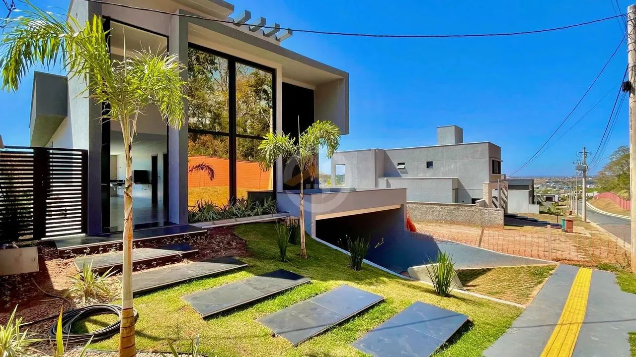 Casa de Alto Padrão com 3 suítes plenas + escritório  360 m² de terreno