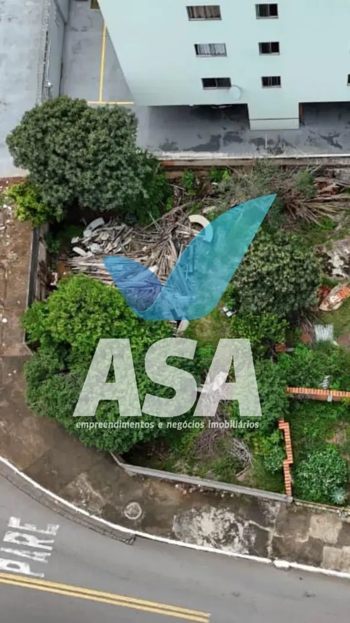 Vende-se casa de esquina no Setor Leste Universitário em Goiânia