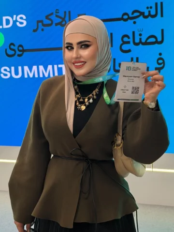 ⁨	⁨	ولكنني لا أُريدُ أن أكون عاديّة ، أُريد أن أكون مُبهجة و مُبهجة جداً ، أُريد