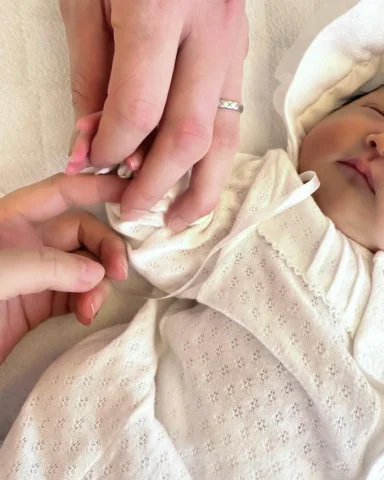 ⁡
⁡
ご報告です
⁡
先日、第二子となる長女が誕生しました👼
今回の出産も立ち会うことができました。
⁡
2度の切迫流産もありながら最後の最後までお腹の中で
