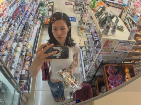 4 days in tokyo!

three of which i spent delirious in bed with tonsillitis 

exc