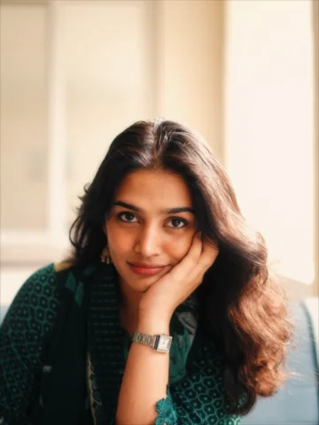 Chahat aankhon se bayaan hai ;) 
. 
@shotbykrshna clicked them! Haha 
.
.
##Retr