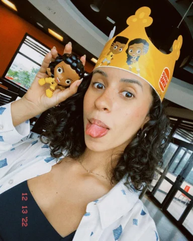 ainda não consegui processar que agora EU SOU UM BRINDE DO KING JR!!!! 😭💛🐯✨ C