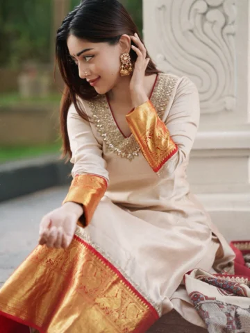 ✨
Wearing @indishreelabel 
@petalsbyswathi 
@manogna_gollapudi
@they_call_me_kes