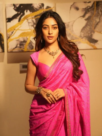 💓
Wearing @deepthee.in 
Jewellery @sheetalzaveribyvithaldas