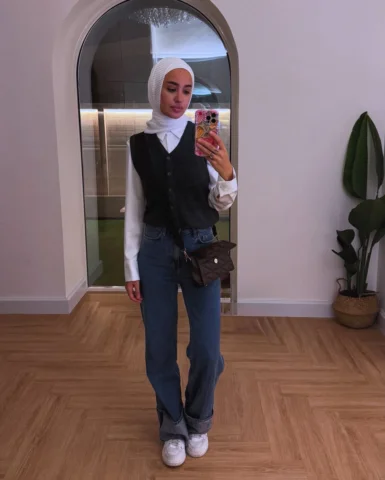 عم ضلني ساعة فكر شو بدي البس ونسق تياب وارجع ساعة تانية تأعرف اي حجاب بيلبق ومش 