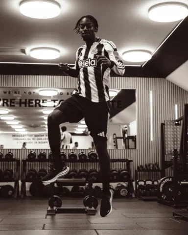 I’m a Geordie now! ⚫️⚪️ 
Happy to be here at this great club but more importantl