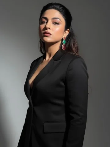 A woman who knows her worth doesn’t chase—she attracts. Her energy, her focus, a