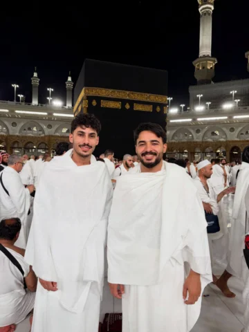 ⁨	شكراً لله الذي كتب لي العمرة الرابعة واسئل الله اني يهديني دائماً الى طريق الص