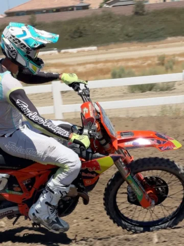 Having fun again @lakeelsinoreraceway 
@kevinballanger221 with the iPhone video 
