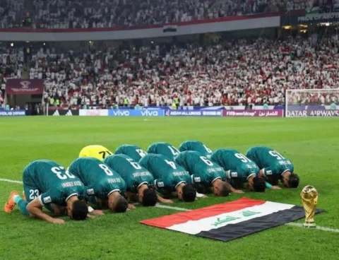 هنا العراق 🇮🇶 هنا وحدتنا 
الحمدالله يارب 🙏 
العراق في كاس العالم