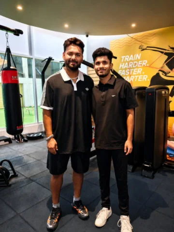 Some moments don’t need a perfect caption—they speak for themselves. 🏏✨

Meetin
