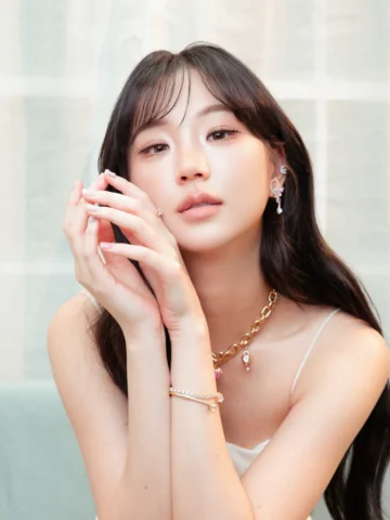 The sparkle runs in the family ✨ 
@swarovski #Swarovski